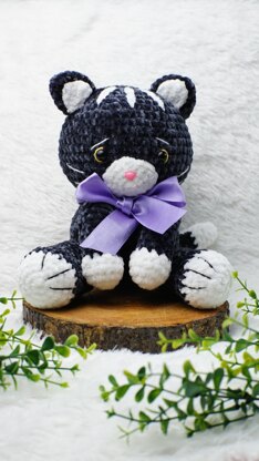 Fluffy cat amigurumi crochet doll pattern