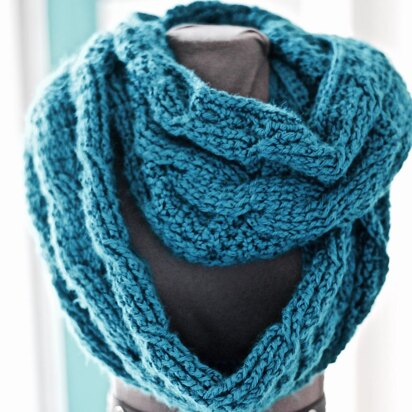 Lynne Marie Cabled Cowl