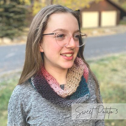 Loops & Lace Scarf