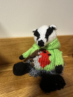 BADGER WEARING (CHRISTMAS) ROBIN JUMPR/HOODIE TERRY’S CHOCOLATE ORANGE COVER/STUFFED ORNAMENT KNITTING PATTERN