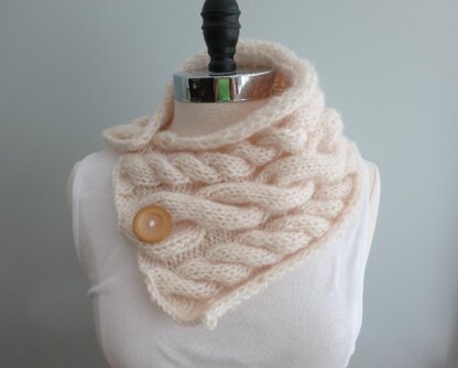 Larisa Cowl 3 Cables