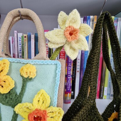 Knitted Daffodil