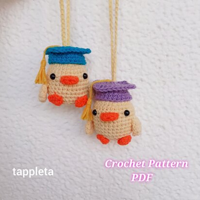 Graduation duckling crochet pattern