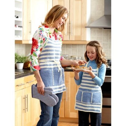 Aprons for Mom and Me in Bernat Handicrafter Cotton Solids