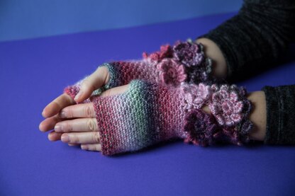 Lovers of flowers/mitts