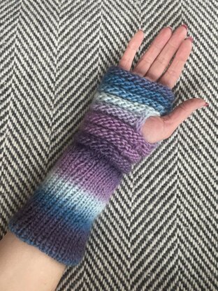 Simple wrist warmers