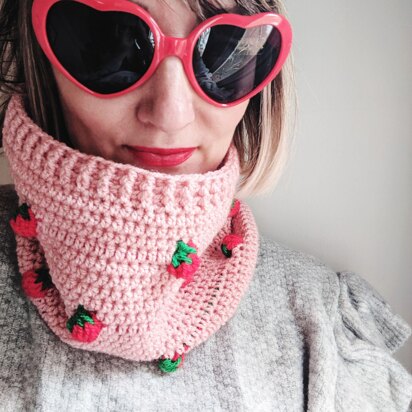 Strawberry Delight Snood