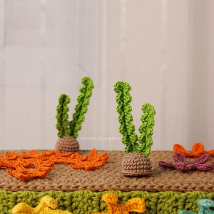 Mini Green Creature, Robot Companion & House – Inspired Amigurumi Pattern (Digital PDF)