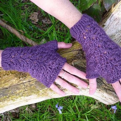Kensington Fingerless Gloves - knitting pattern