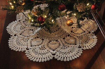 Cranberry Pineapple Christmas Tree Skirt