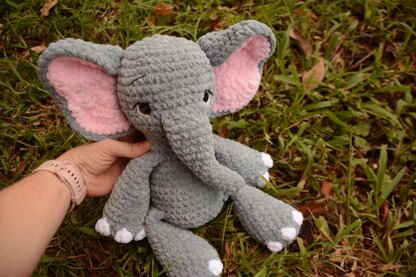 Luna the elephant amigurumi