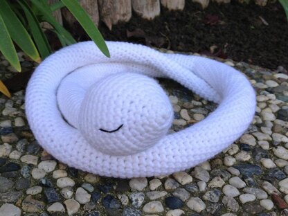 Sleepy Snake Amigurumi