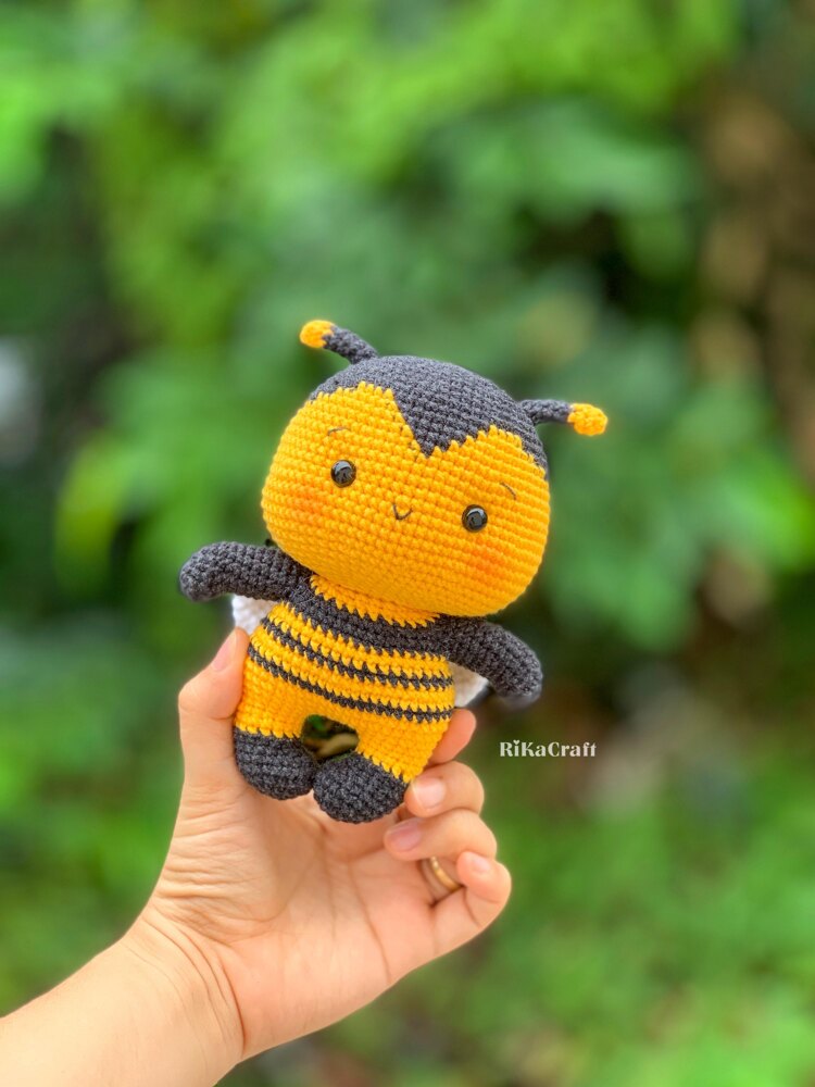 Bee Plush Toy Chenille Yarn Bee Small Amigurumi Beecrochet 