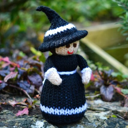 Halloween Witch Toy Knitting Pattern - Doll Knitting Pattern