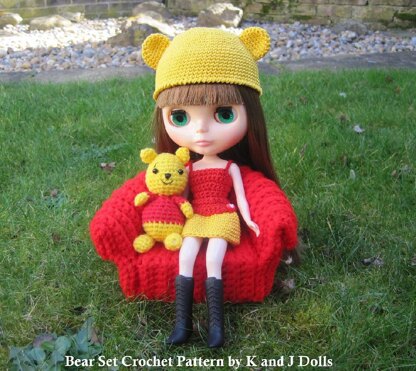 Bear Hat and Dress For Blythe Doll - Crochet Pattern