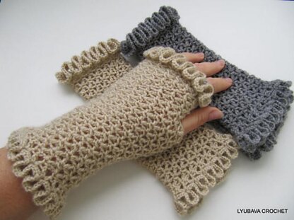 Crochet Wrist Warmers With Ruffled Edges