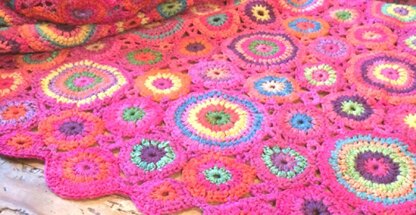 Kissing Circles Crochet Blanket