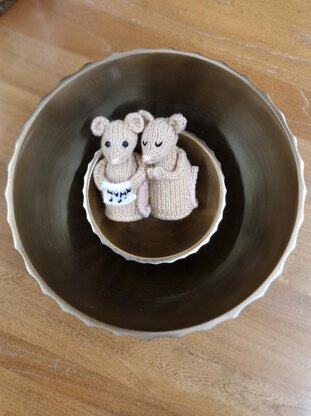 Church Mouse Shelf Sitter