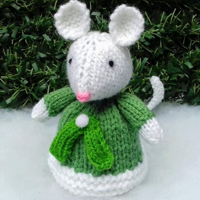 Mistletoe Mouse - Chocolate Orange Cover - knitting pattern