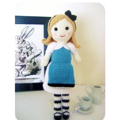 Alice in Wonderland Knit Pattern