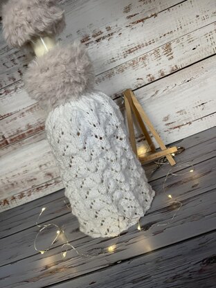 Elegant Lady Bottle Cover and Hat Knitting Pattern