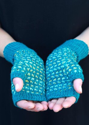 Zick Zack Fingerless Mitts