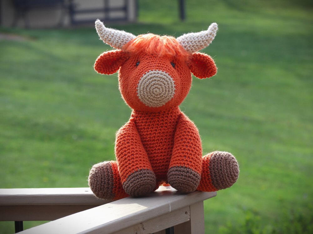 Highland Cow Cushion Crochet Starter Kit. Includes Yarn, Pattern