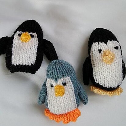 Penguin Puppet Softie - knitting pattern
