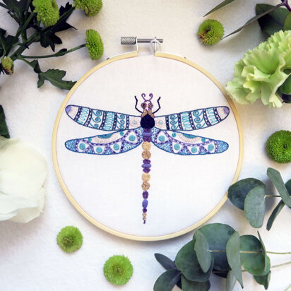 Un Chat Dans L'Aiguille Ursula the Dragonfly Embroidery Kit