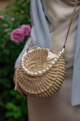 Shell raffia bag