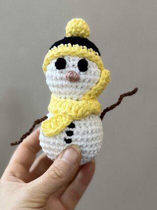 Snowman Christmas Decoration Crochet Pattern