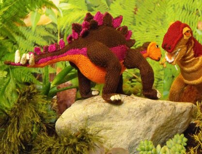 Steve the Stegosaurus toy knitting pattern