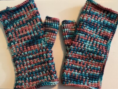 fingerless gloves with a fun new stitch