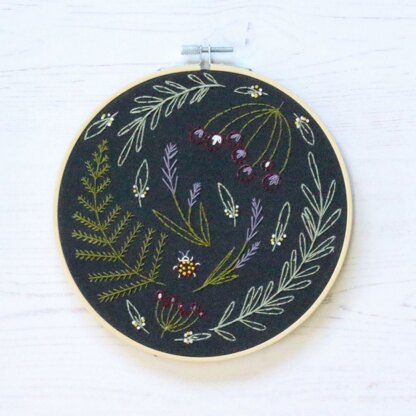 Hawthorn Handmade Black Wildwood Printed Embroidery Kit - 16cm