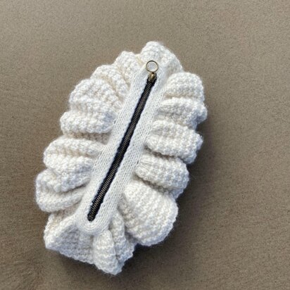 Monday clutch bag - knitting pattern