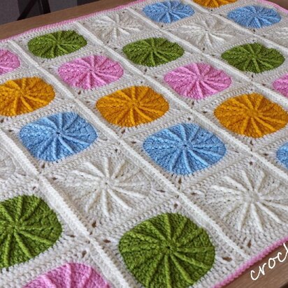 Circles baby afghan