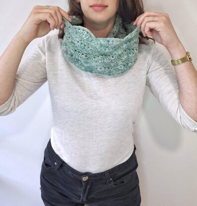 Clover Fan Infinity Scarf