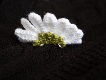Deramores Daisy Brooch PDF
