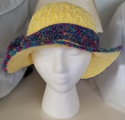 Ladies Hat with Knit Wired Ribbon