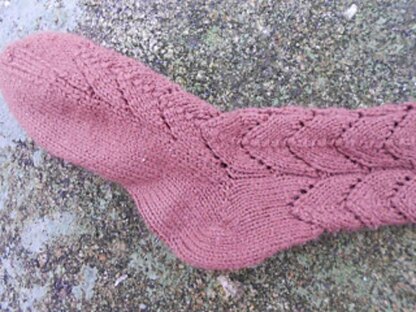 Horseshoe Lace Socks with 3 needles