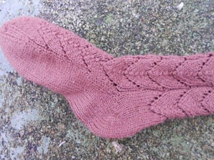 Horseshoe Lace Socks with 3 needles