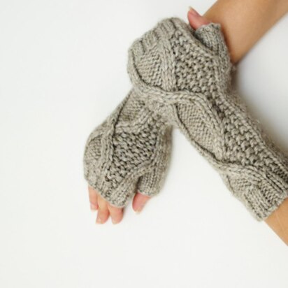 Oatmeal Cabled Fingerless Gloves