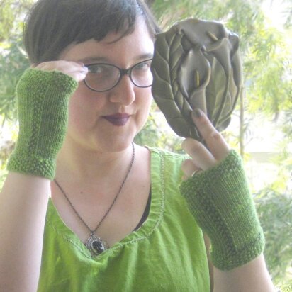 Looking Glass Mitts - knitting pattern