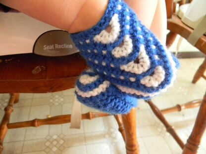 Seamless Slip-Stitch Slippers for Babies, sizes 6-9m and 12-18m.