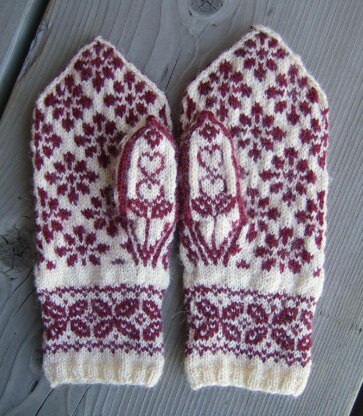 Floral Heart Mittens