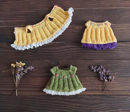 Tiny dress with embroidery