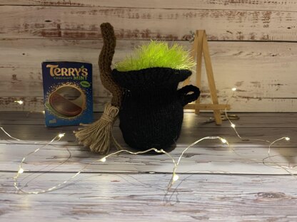 Light-up Witches Cauldron & Broomstick Chocolate Orange Cover Knitting Pattern