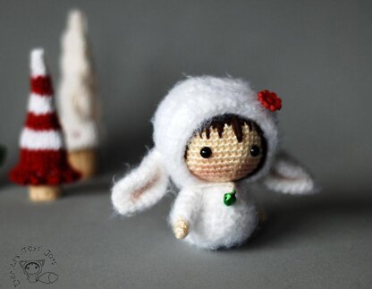 White Sheep crochet Doll. Tanoshi series toy.