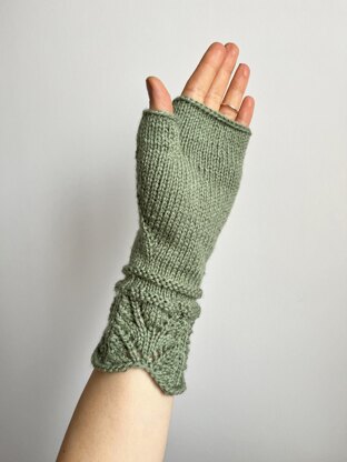 Lacy Cuff Fingerless Mitts