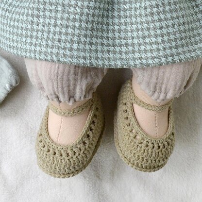 Waldorf Doll crochet booties. 3 sizes.